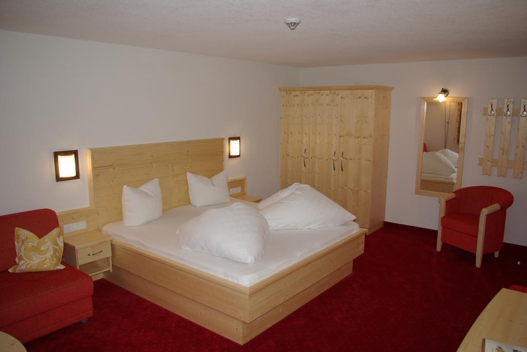 Alpenhof Pension-Garni Nauders Esterno foto