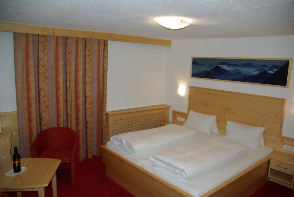 Alpenhof Pension-Garni Nauders Esterno foto